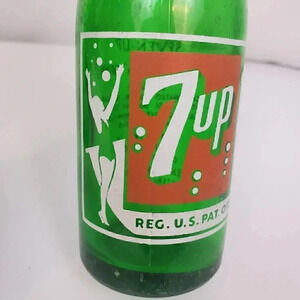 VTG 7UP Waterloo Iowa Bubbles Swimsuit Pop Soda Beverage Green‎ Glass Bottle